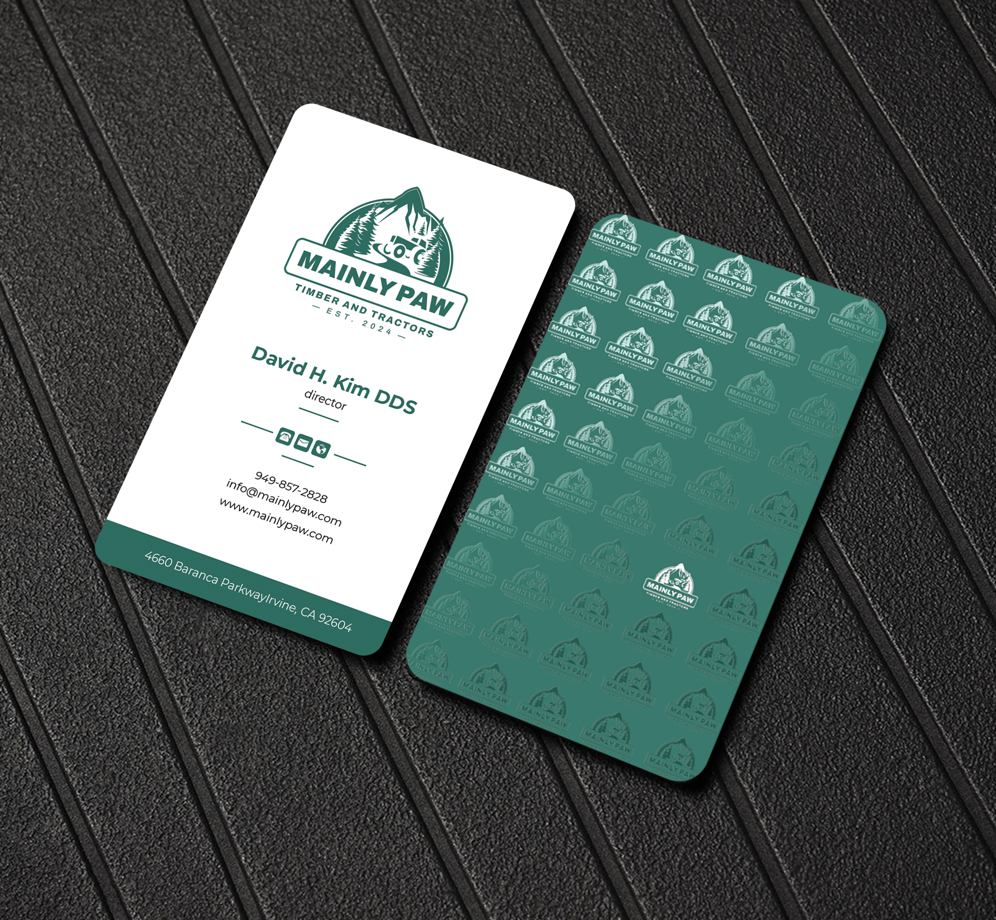Business Card Design by Innovative Graphix for Mainely Paws LLC | Design #33087998
