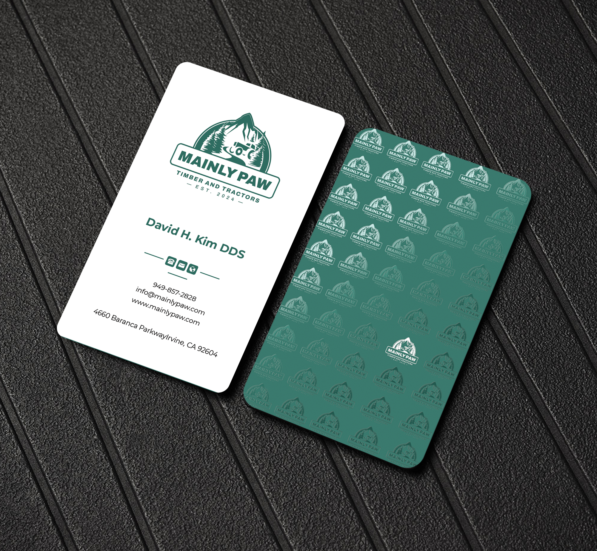 Business Card Design by Innovative Graphix for Mainely Paws LLC | Design #33088013