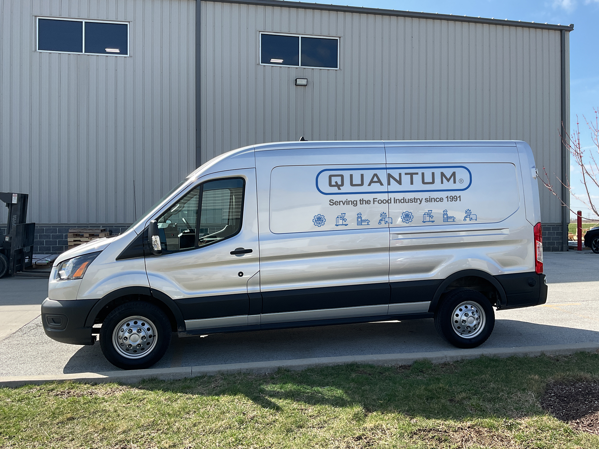 Car Wrap Design by Esli.O for Quantum Technical Services | Design #35195161