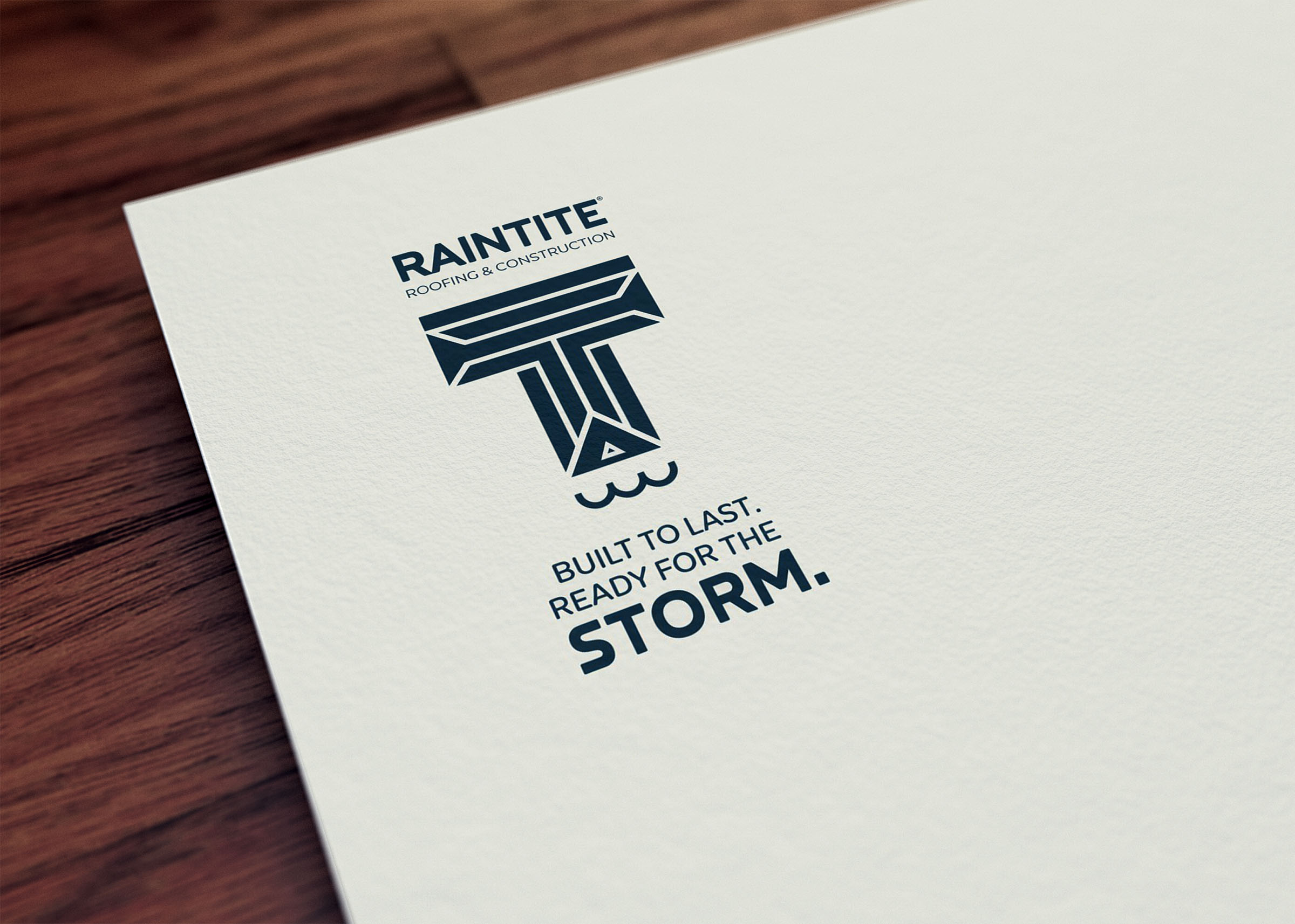 Design de Logo par Majesty Design  pour RainTite Roofing & Construction | Design #35388426