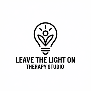 Diseño de Logo por Ar_nisam_usman para Leave the Light On Therapy Studio | Diseño: #35453430