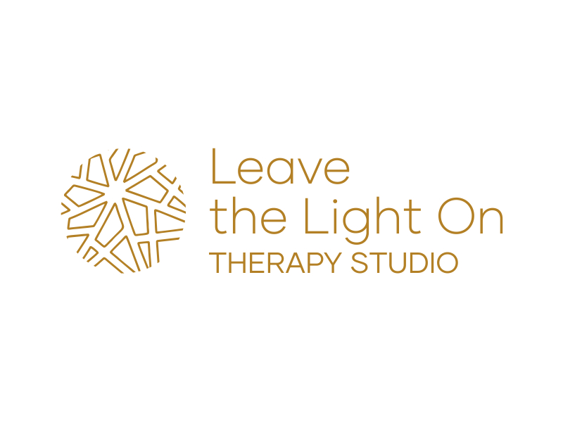 Design de Logo par DiandraKali pour Leave the Light On Therapy Studio | Design #35456564