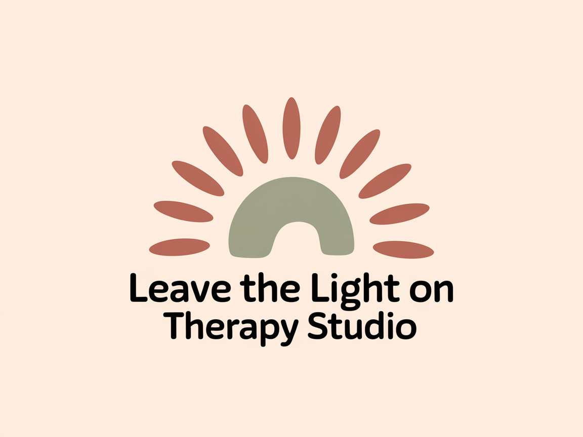 Design de Logo par Mukuuu pour Leave the Light On Therapy Studio | Design #35431648