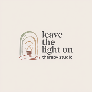 Design de Logo par Amaira,s Creation pour Leave the Light On Therapy Studio | Design : #35433881