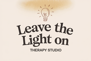 Design de Logo par Amaira,s Creation pour Leave the Light On Therapy Studio | Design : #35446425