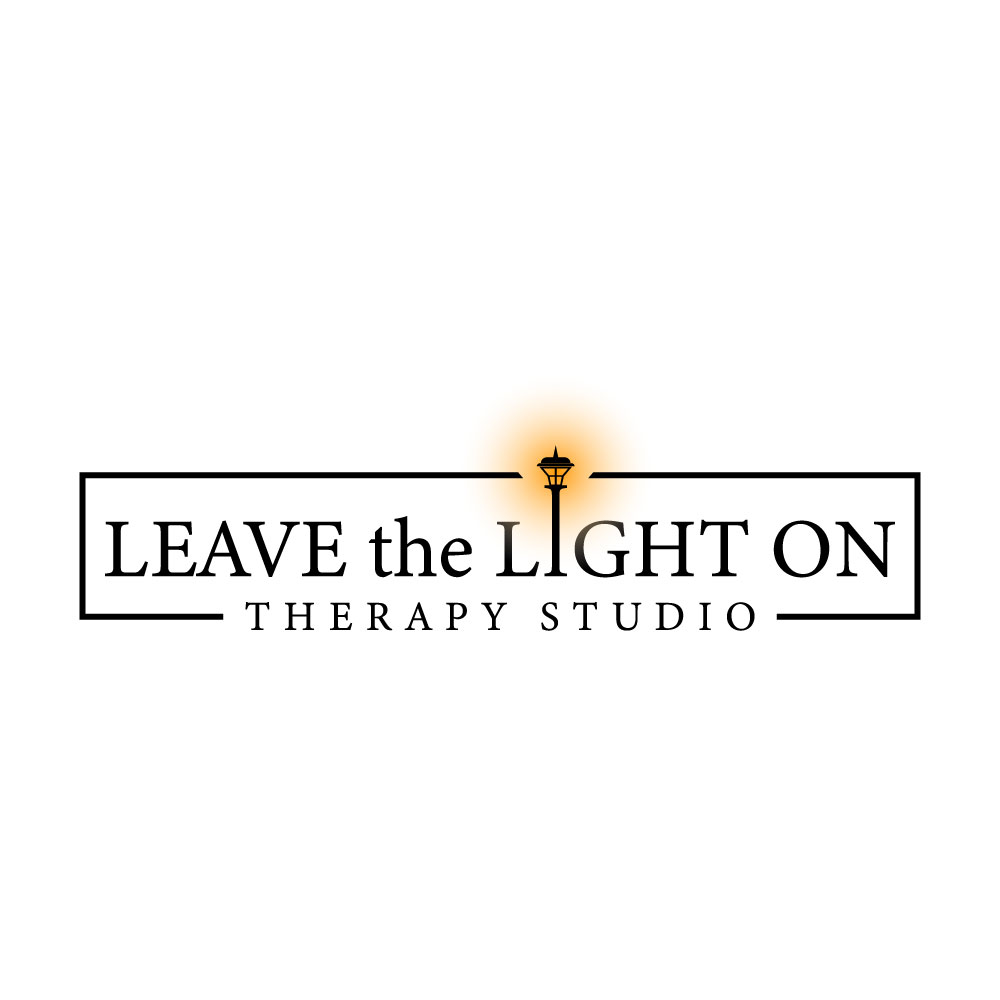 Design de Logo par Znuj Esilas pour Leave the Light On Therapy Studio | Design #35466222