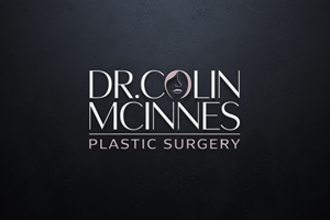 Diseño de Logo por Robi-The Child para Dr. McInnes Plastic Surgery | Diseño: #35607879