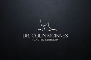Diseño de Logo por Robi-The Child para Dr. McInnes Plastic Surgery | Diseño: #35608187