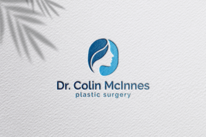 Diseño de Logo por riya08 para Dr. McInnes Plastic Surgery | Diseño: #35713302
