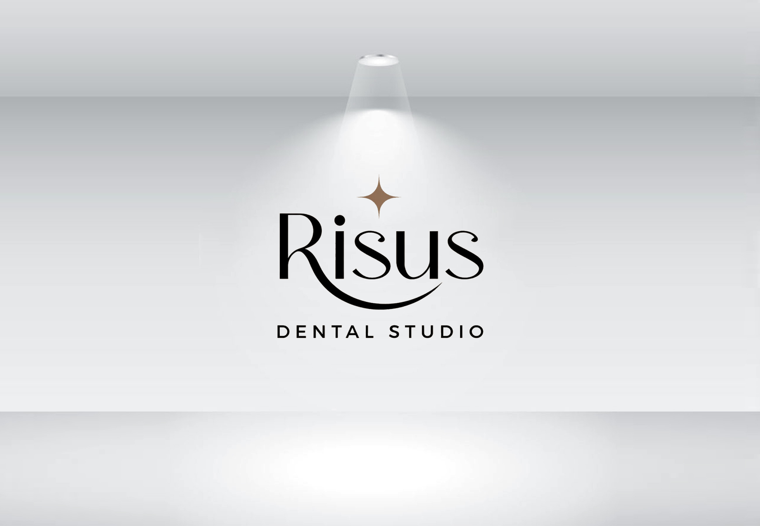 Design de Logo par Nova Creative Designs pour Risus Dental Studio | Design #36910154