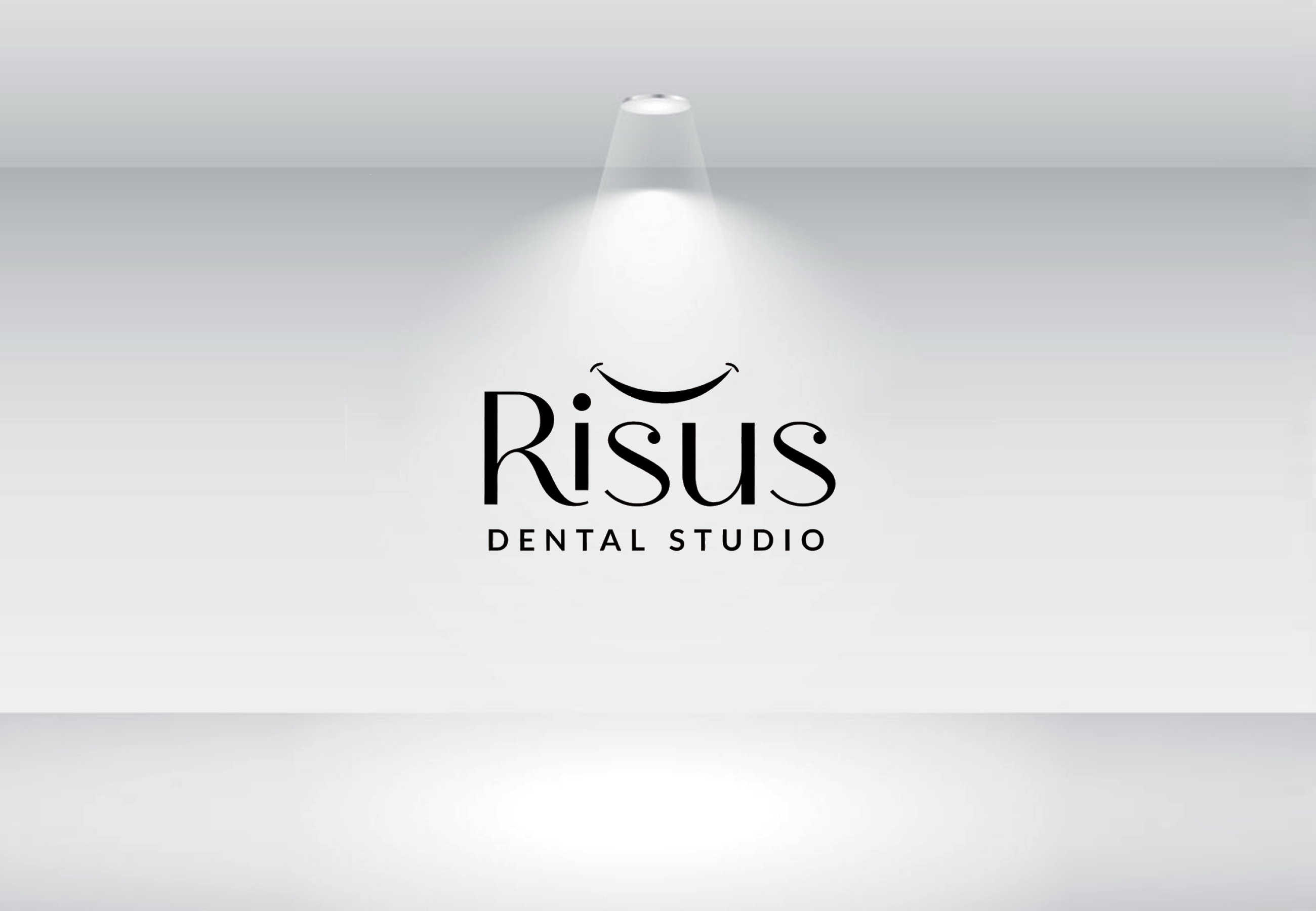 Design de Logo par Nova Creative Designs pour Risus Dental Studio | Design #36910157