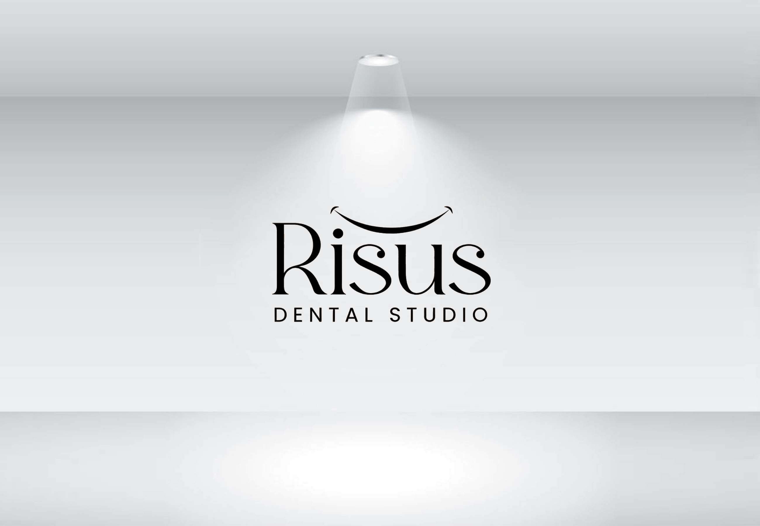 Design de Logo par Nova Creative Designs pour Risus Dental Studio | Design #36910158