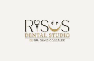 Diseño de Logo por Tube light para Risus Dental Studio | Diseño: #36919145