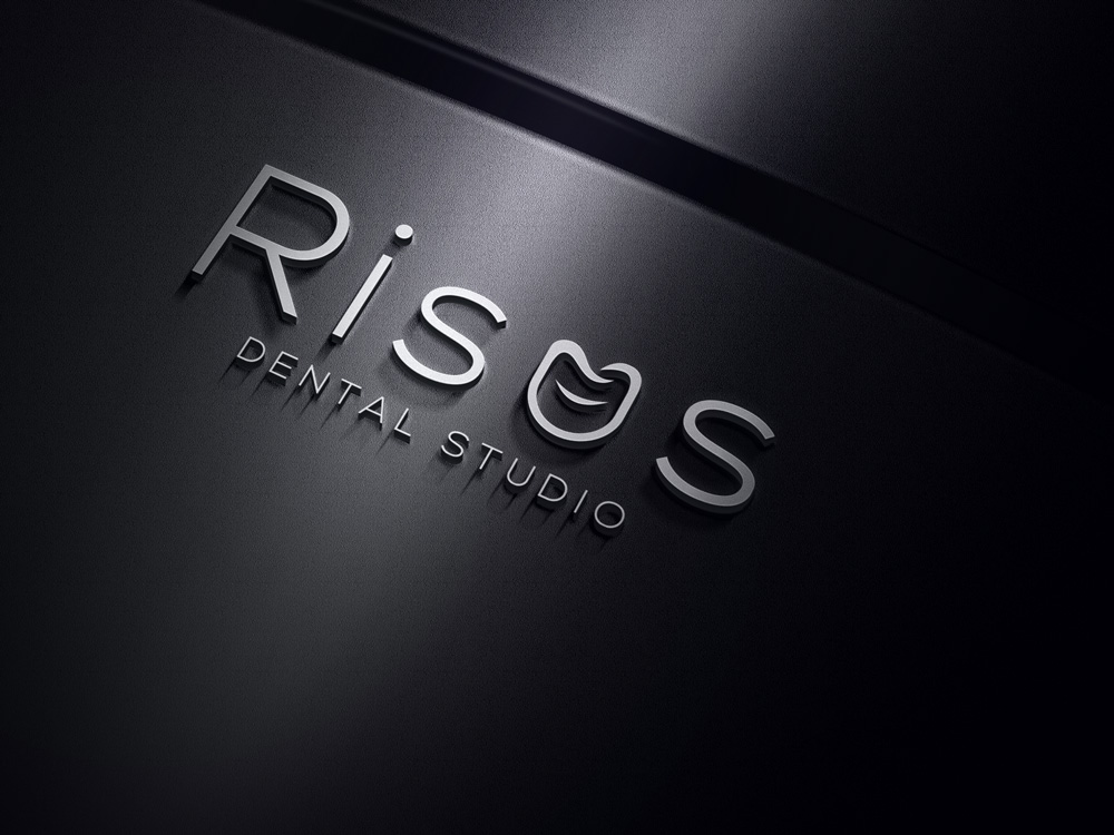 Design de Logo par Design your Mind pour Risus Dental Studio | Design #36909404