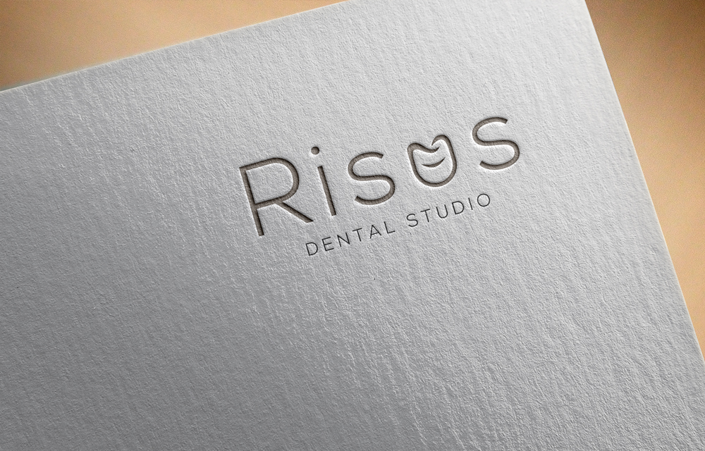 Design de Logo par Design your Mind pour Risus Dental Studio | Design #36909405
