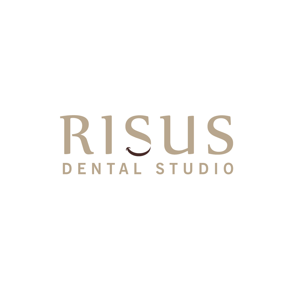 Design de Logo par Krold IT Solutions pour Risus Dental Studio | Design #36913252