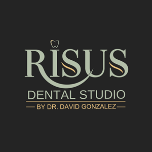 Design de Logo par Rita94 pour Risus Dental Studio | Design : #36910049