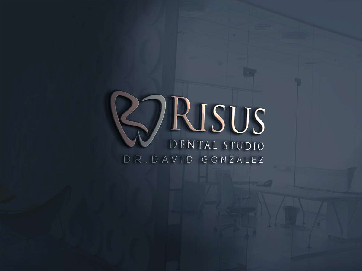 Logo-Design von Logo Care. für Risus Dental Studio | Design #36915984