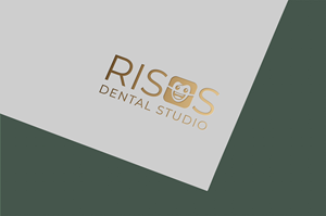 Design de Logo par Jubaidur Creative Designer pour Risus Dental Studio | Design : #36910224