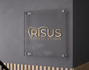 Design de Logo par Jubaidur Creative Designer pour Risus Dental Studio | Design : #36910225