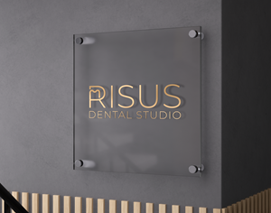 Design de Logo par Jubaidur Creative Designer pour Risus Dental Studio | Design : #36910227
