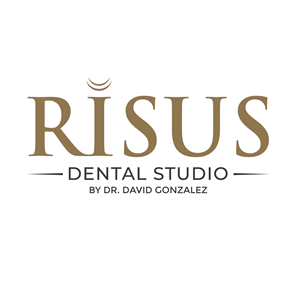 Design de Logo par kentoi406 pour Risus Dental Studio | Design : #36925973