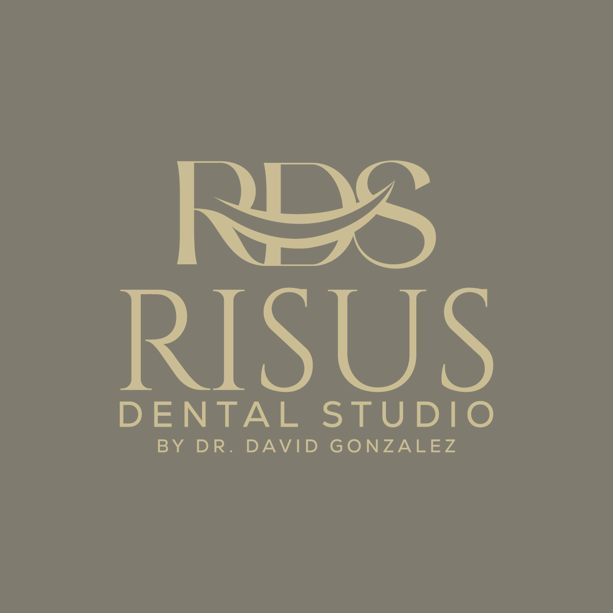 Design de Logo par ahmeddesigner123 pour Risus Dental Studio | Design #36910555