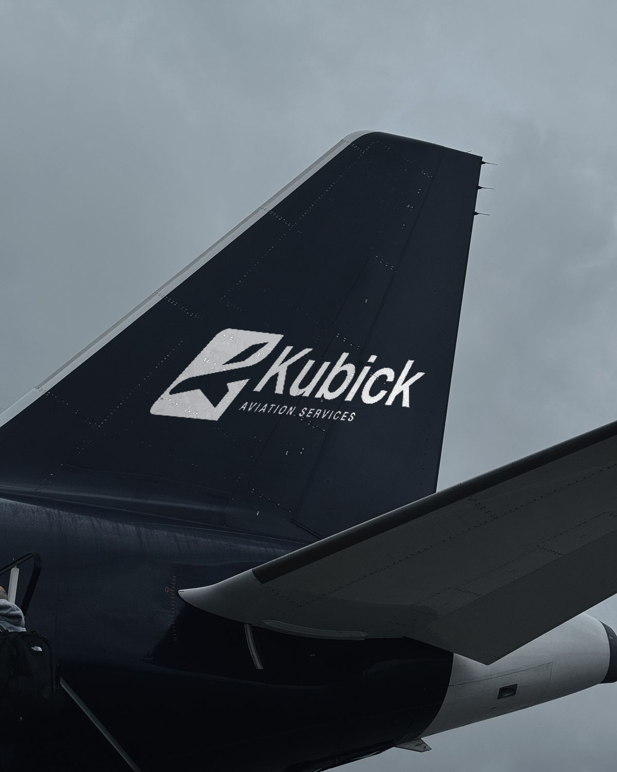 Logo-Design von Adobe Expert 360 für Kubick Aviation Services | Design #36935489
