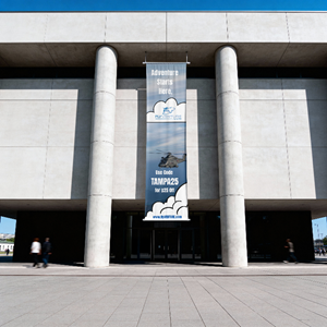 Diseño de Cartelera por Honey Pandya para Heli Aviation Florida, LLC | Diseño #36941766