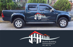 Local Builder needs Signage for his Ute | Signage Design by Valentim