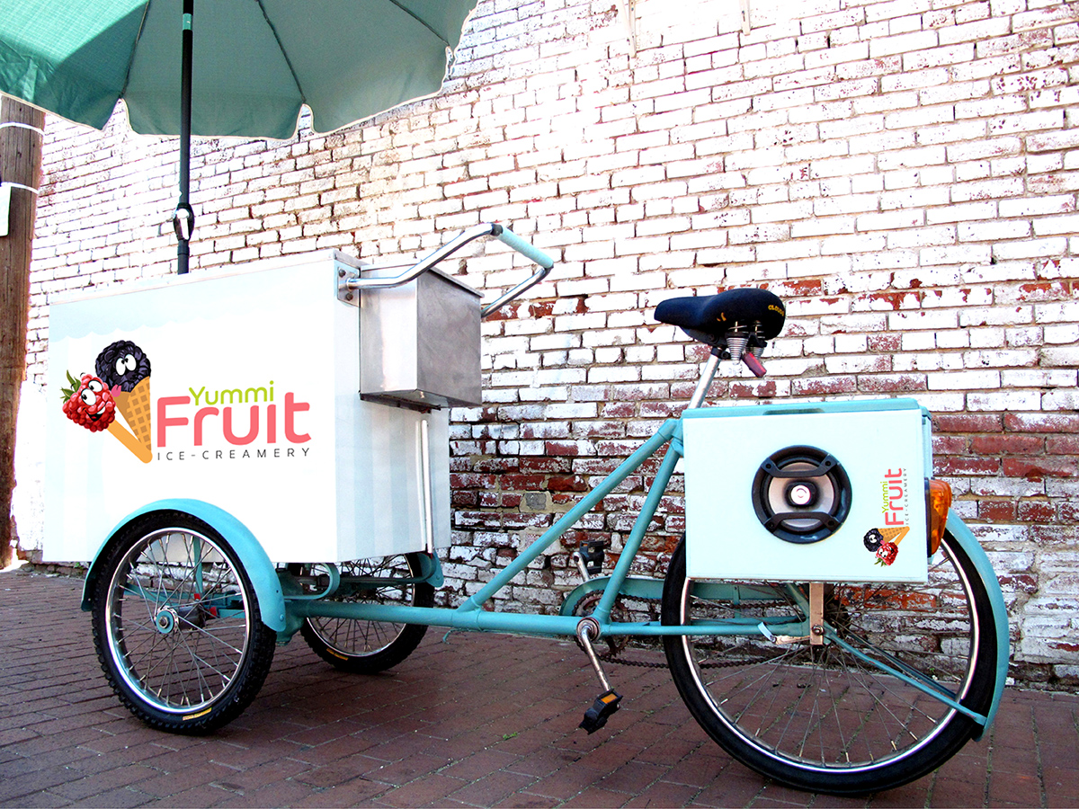 Design de Logo par RoundYellow pour Yummi Fruit Ice-Creamery | Design #3340636