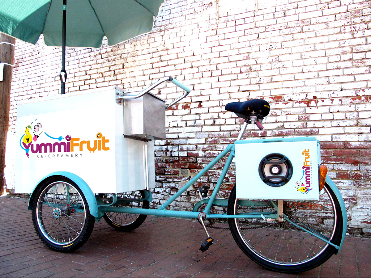 Design de Logo par RoundYellow pour Yummi Fruit Ice-Creamery | Design #3340646