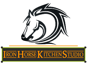 Design de Logo par claudine21 pour Iron Horse Kitchens | Design : #3793466