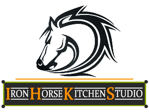 Design de Logo par claudine21 pour Iron Horse Kitchens | Design : #3793478