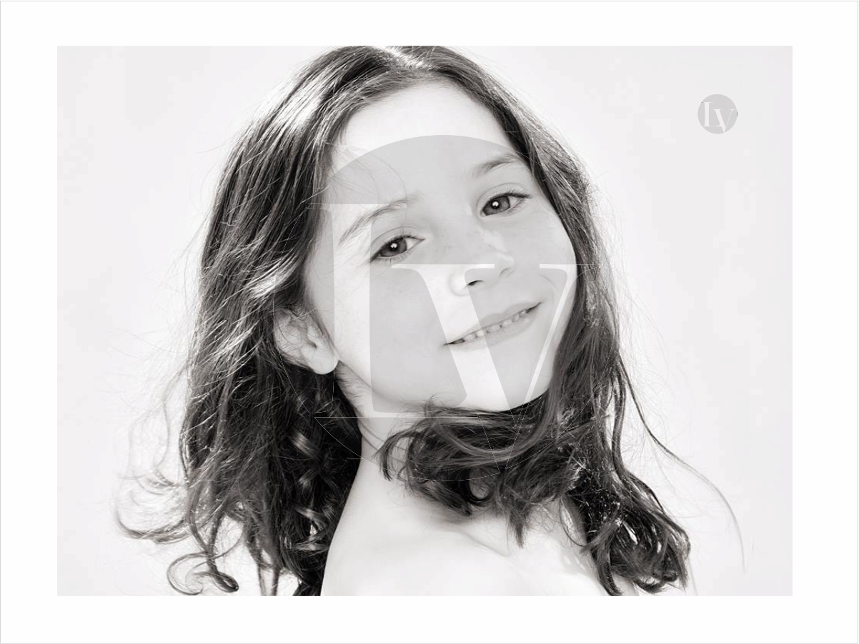 Diseño de Logo por harryshout para Loreto Villarreal | Diseño #3814905