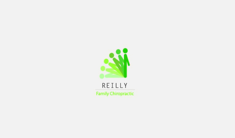 Logo-Design von Vespa für Reilly Family Chiropractic | Design #1235273
