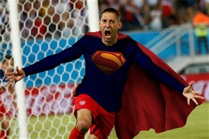 2014 FIFA World Cup Contest 3: Photoshop Clint Dempsey as a Super Hero | Diseño de Photoshop por Sergio Coelho