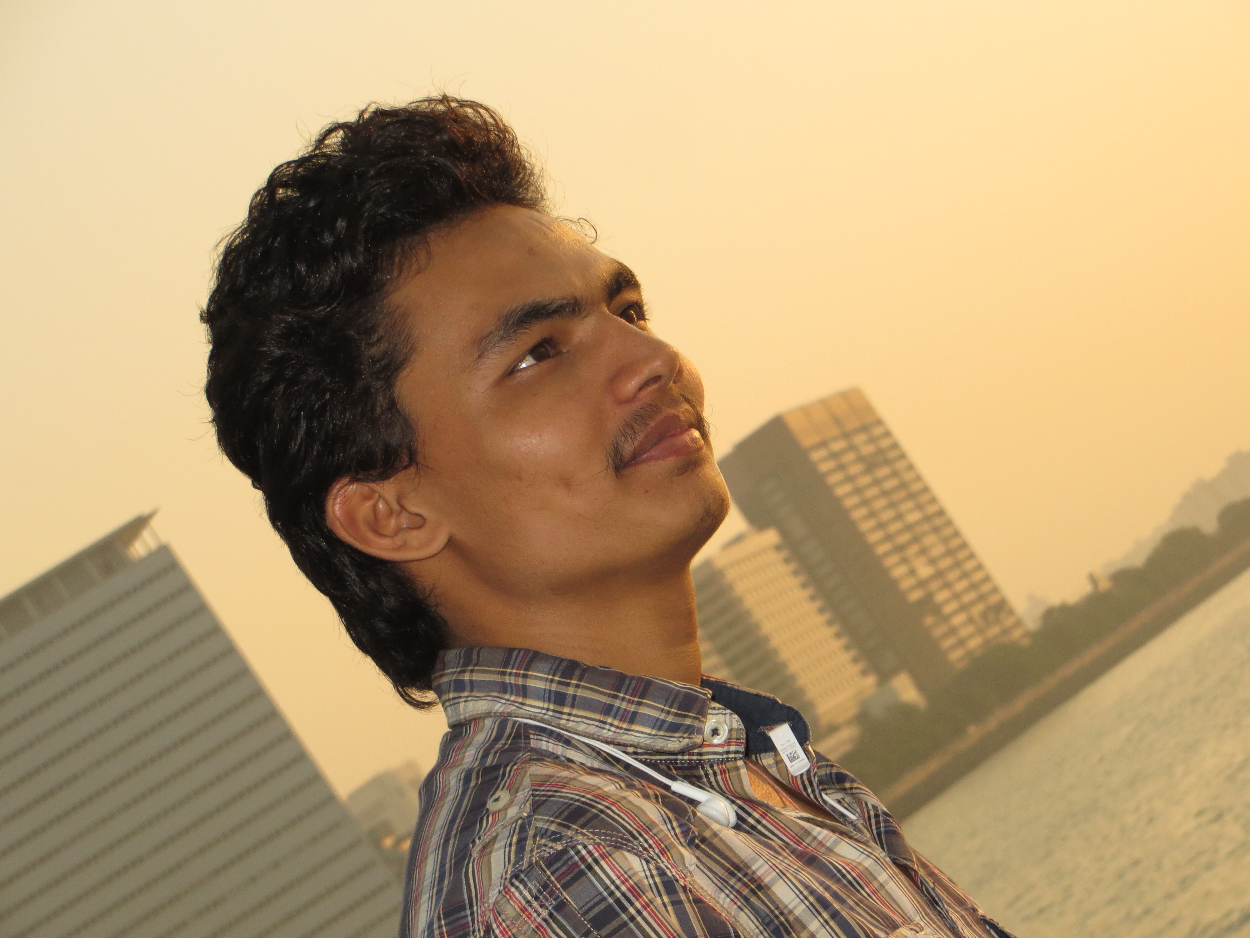 Vivek Rakesh Mishra's profile picture