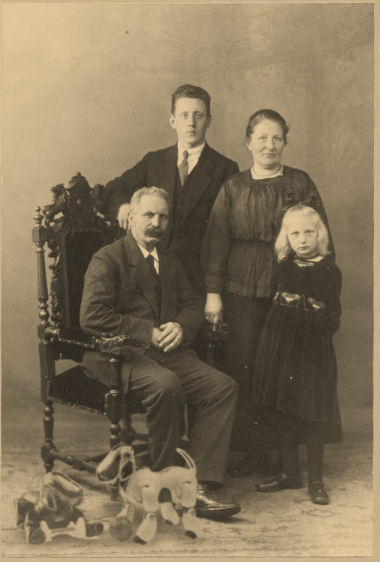 Photoshop Design by Momsen for DesignCrowd (Community Contests) | Design #9100923