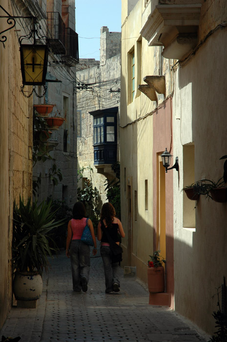 Photography by Ronbrandt for DesignCrowd (Community Contests) | Design #9081918