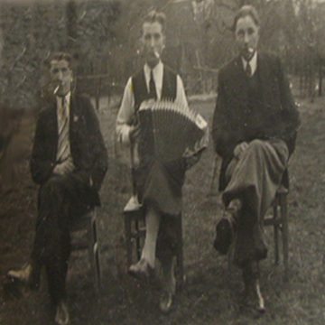 Diseño de Photoshop por sanmati98 para DesignCrowd (Community Contests) | Diseño #8936693